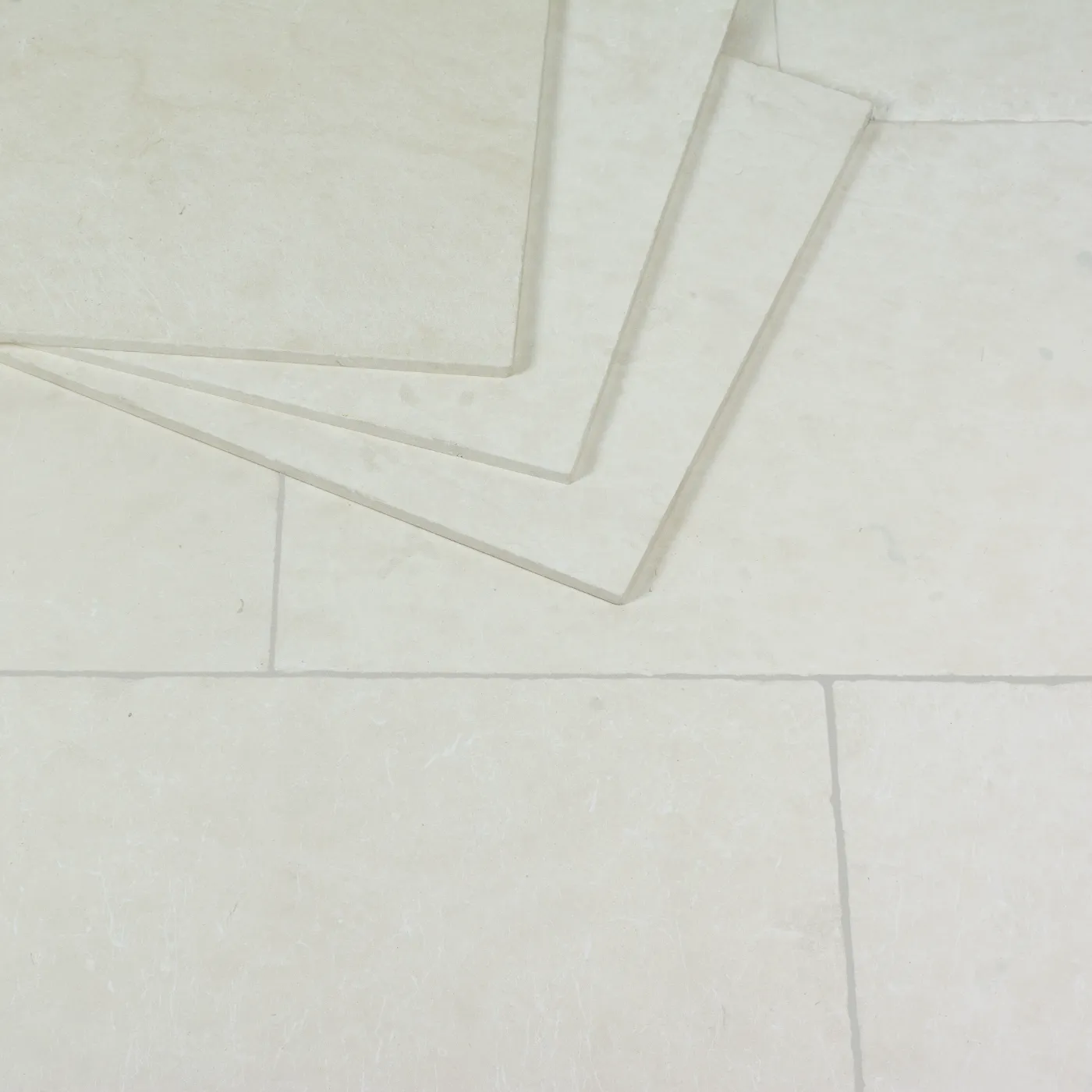 Antalya Cream Limestone Tile Tumbled Edge 406 x 610 x 12 (2)