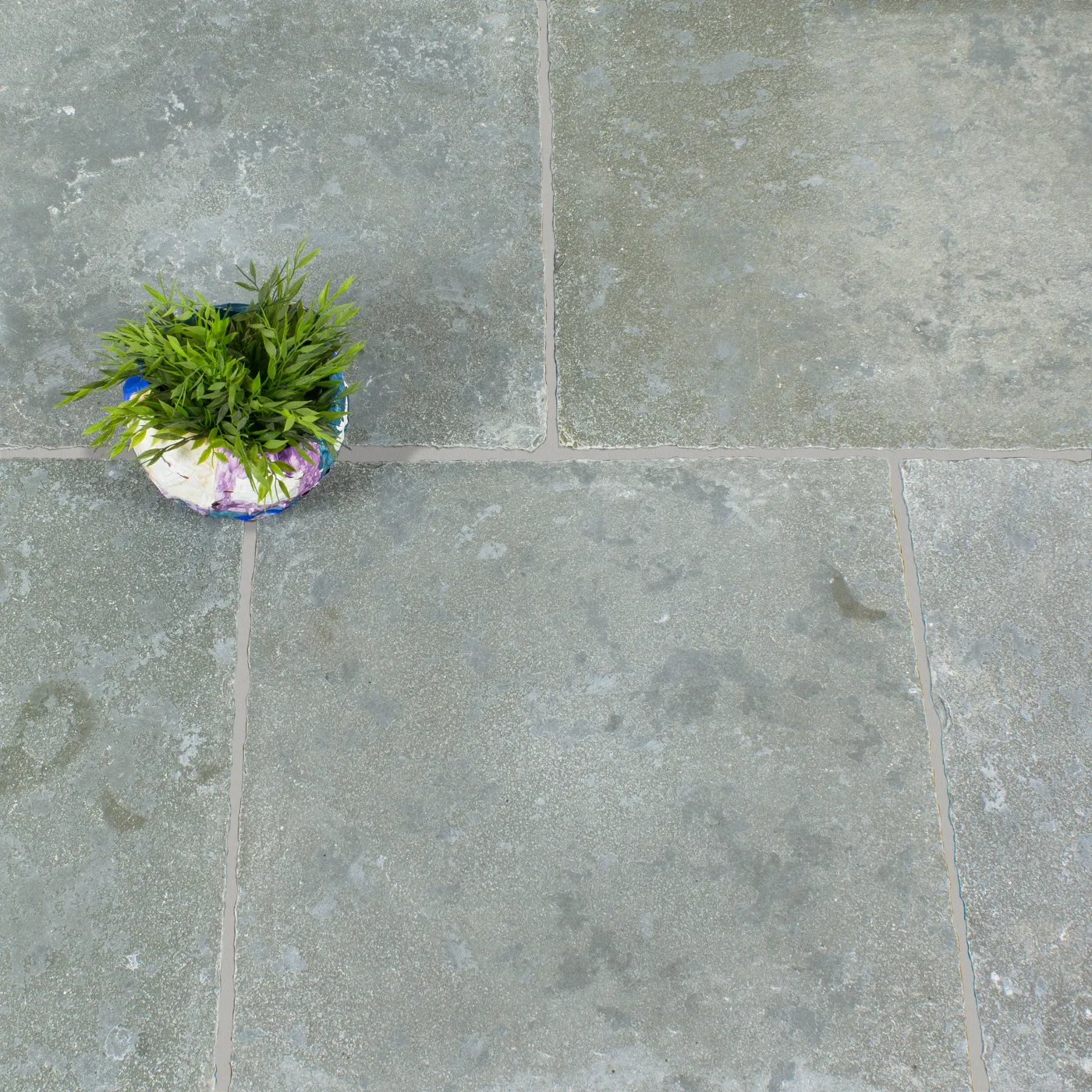 Irvine Grey Limestone Tile Tumbled Edge 600 x 900 x 20 (1)