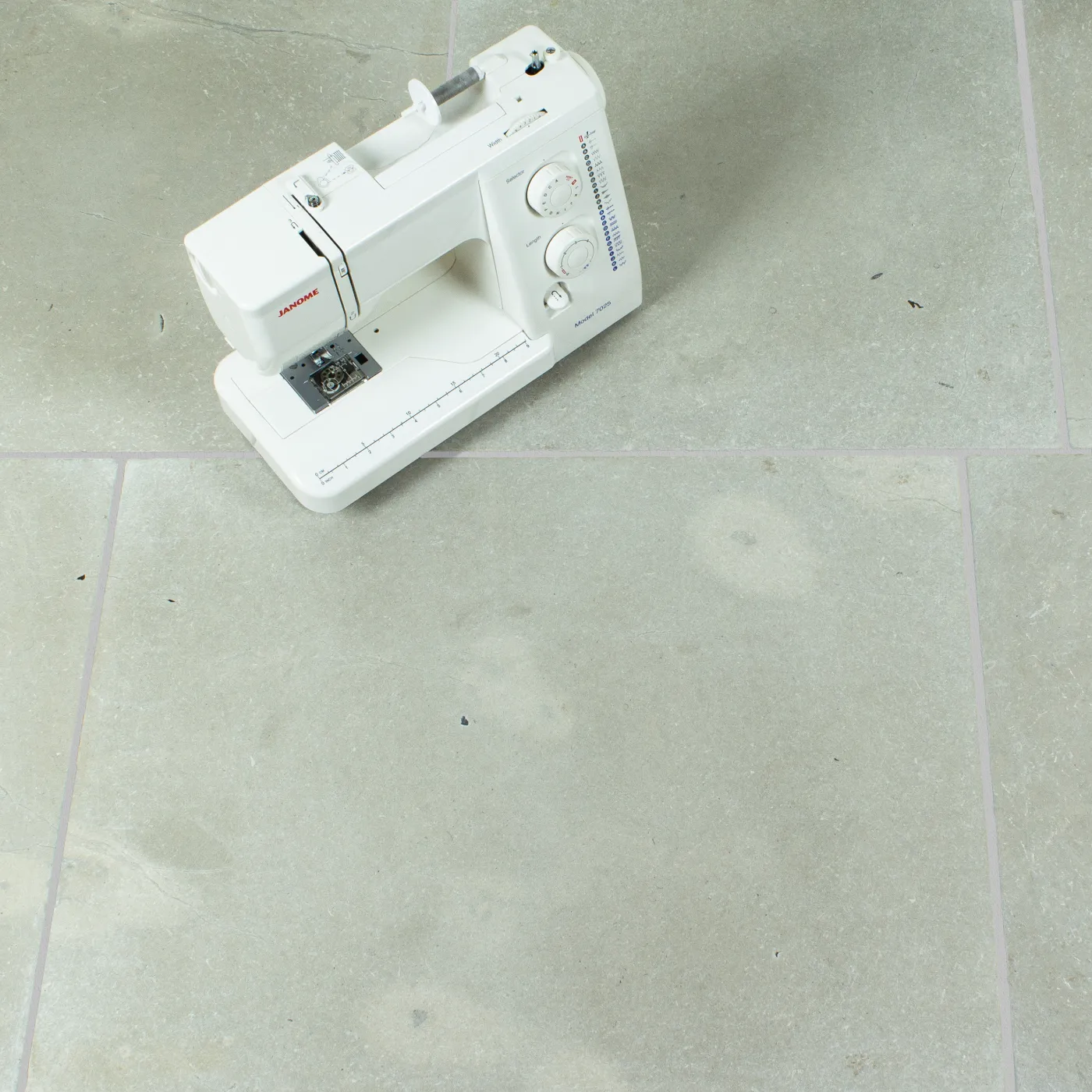 Montpellier Gris Limestone Tile Tumbled Edge 600 x FL x 20 (1)