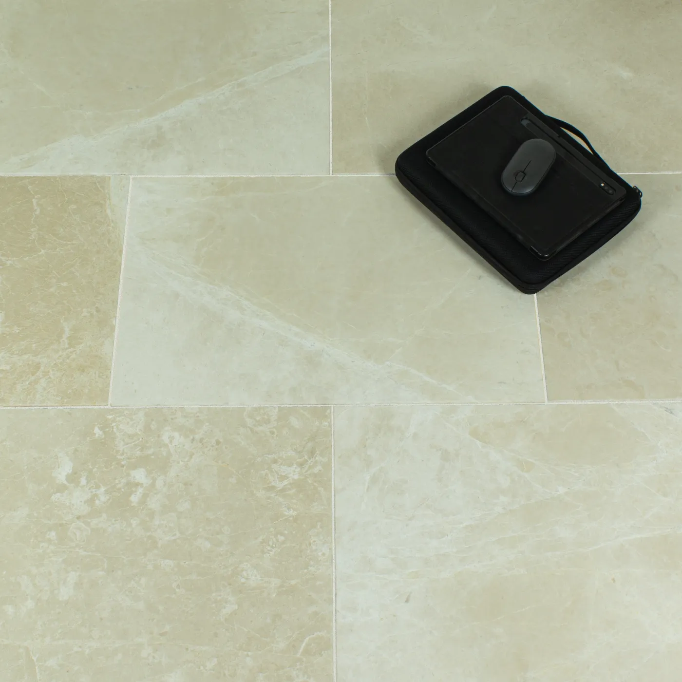 Olympus Creme Marble Tile Tumbled Edge 100 x 100 x 10 (1)