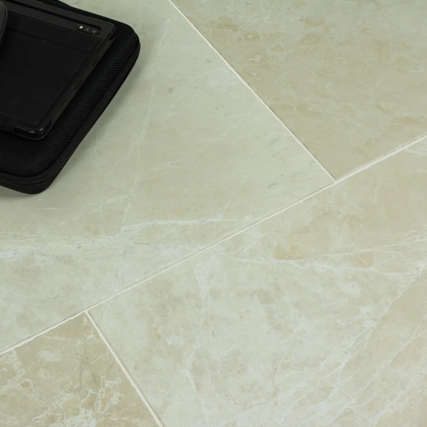 Olympus Creme Marble Tile Tumbled Edge 406 x 610 x 12 (1)