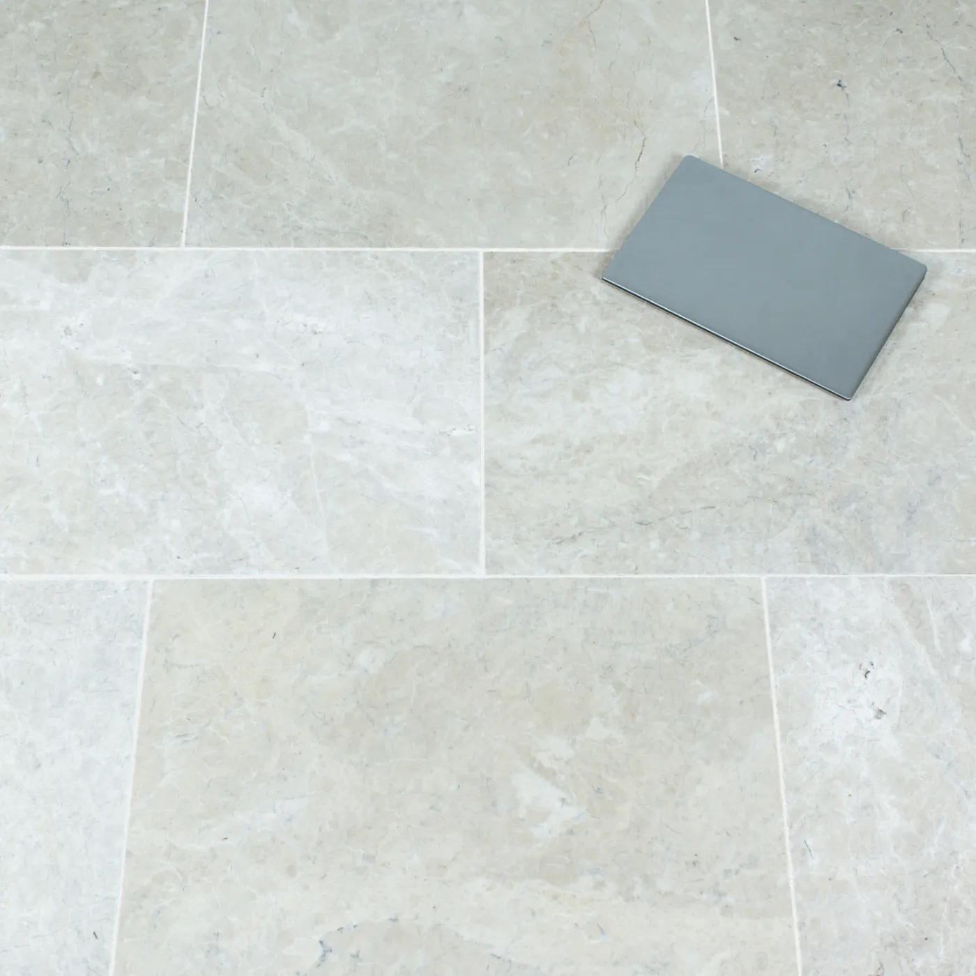 St Moritz Marble Tile Tumbled Edge 406 x 610 x 12 (1)